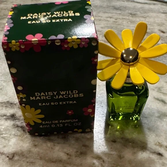 Marc Jacobs New Daisy Wild Eau So Extra - Green and Yellow dab on mini - Picture 2 of 4